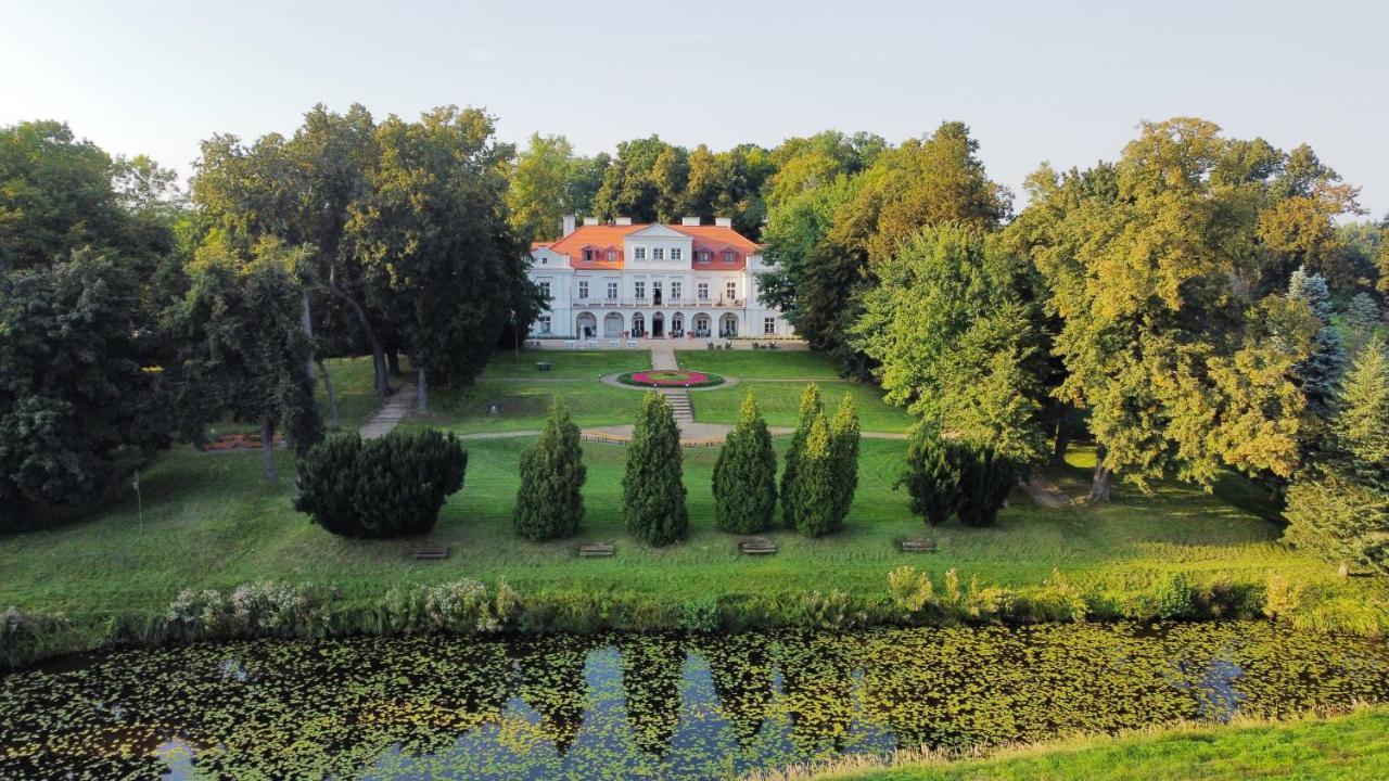 Hôtel Dwor Zbozenna à Przysucha Extérieur photo